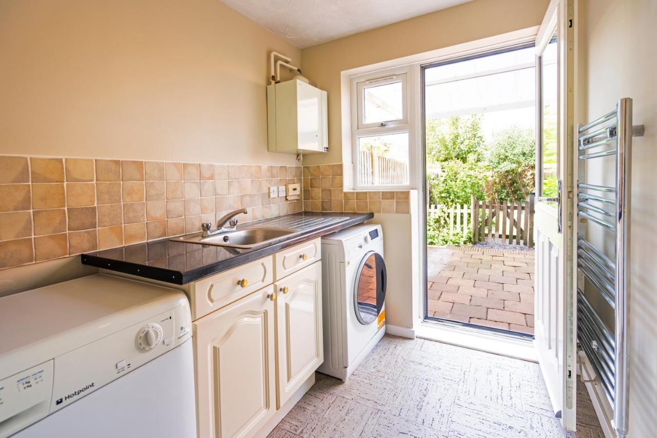 Bright & Modern 4 Bedroom Townhouse Stafford Eksteriør bilde
