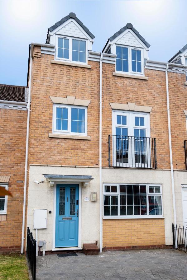 Bright & Modern 4 Bedroom Townhouse Stafford Eksteriør bilde