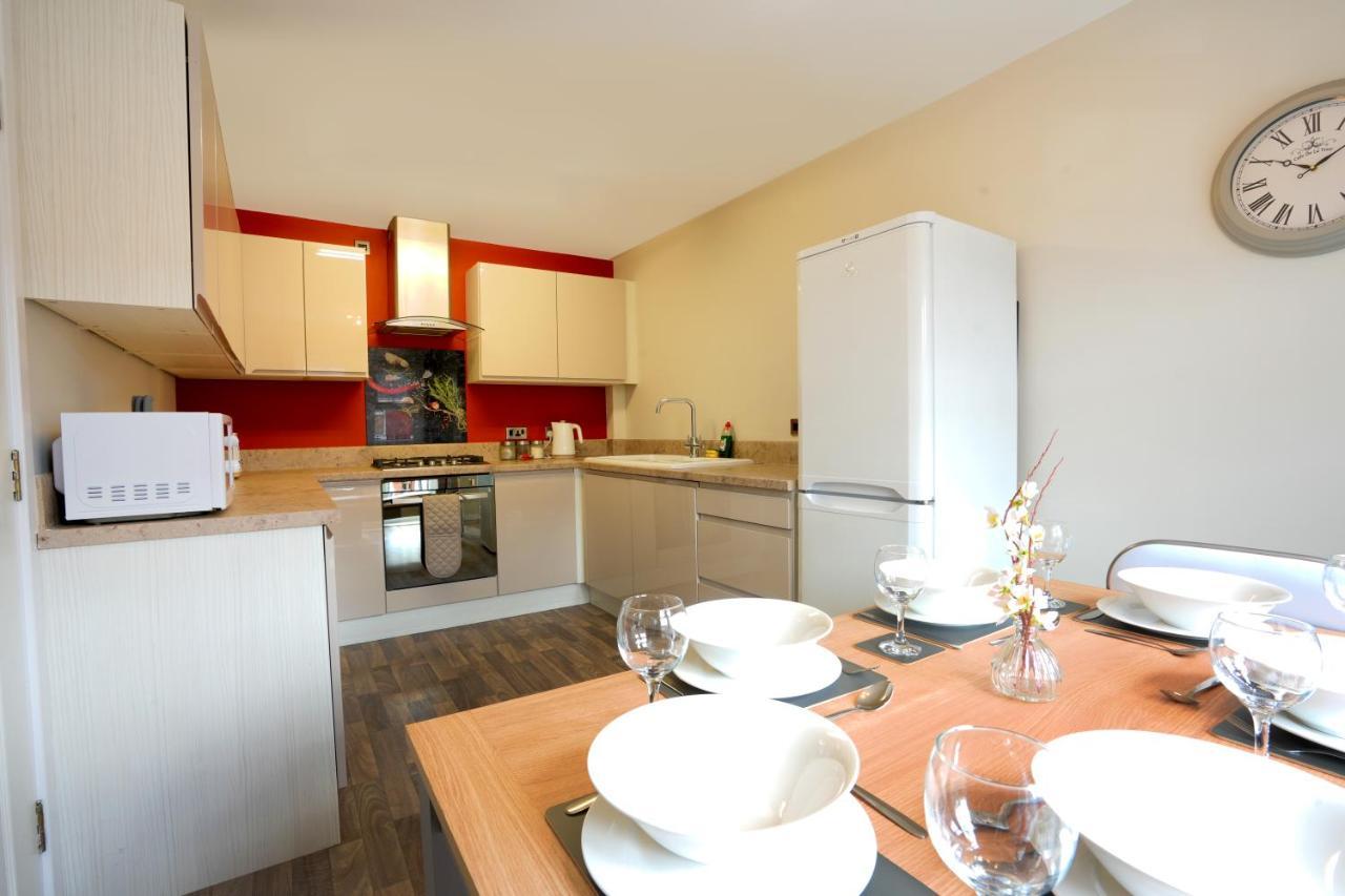 Bright & Modern 4 Bedroom Townhouse Stafford Eksteriør bilde
